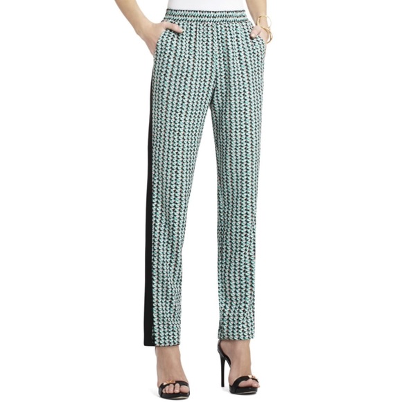 BCBG MAXAZRIA S Clay Ruched awaits Relaxed Pant. - Picture 2 of 5